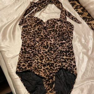 Plus Size 1, Leopard 🐆 Print Swimsuit